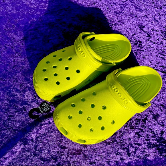 CROCS CLASSIC Neon Yellow NWT women’s size 9 - Picture 1 of 10